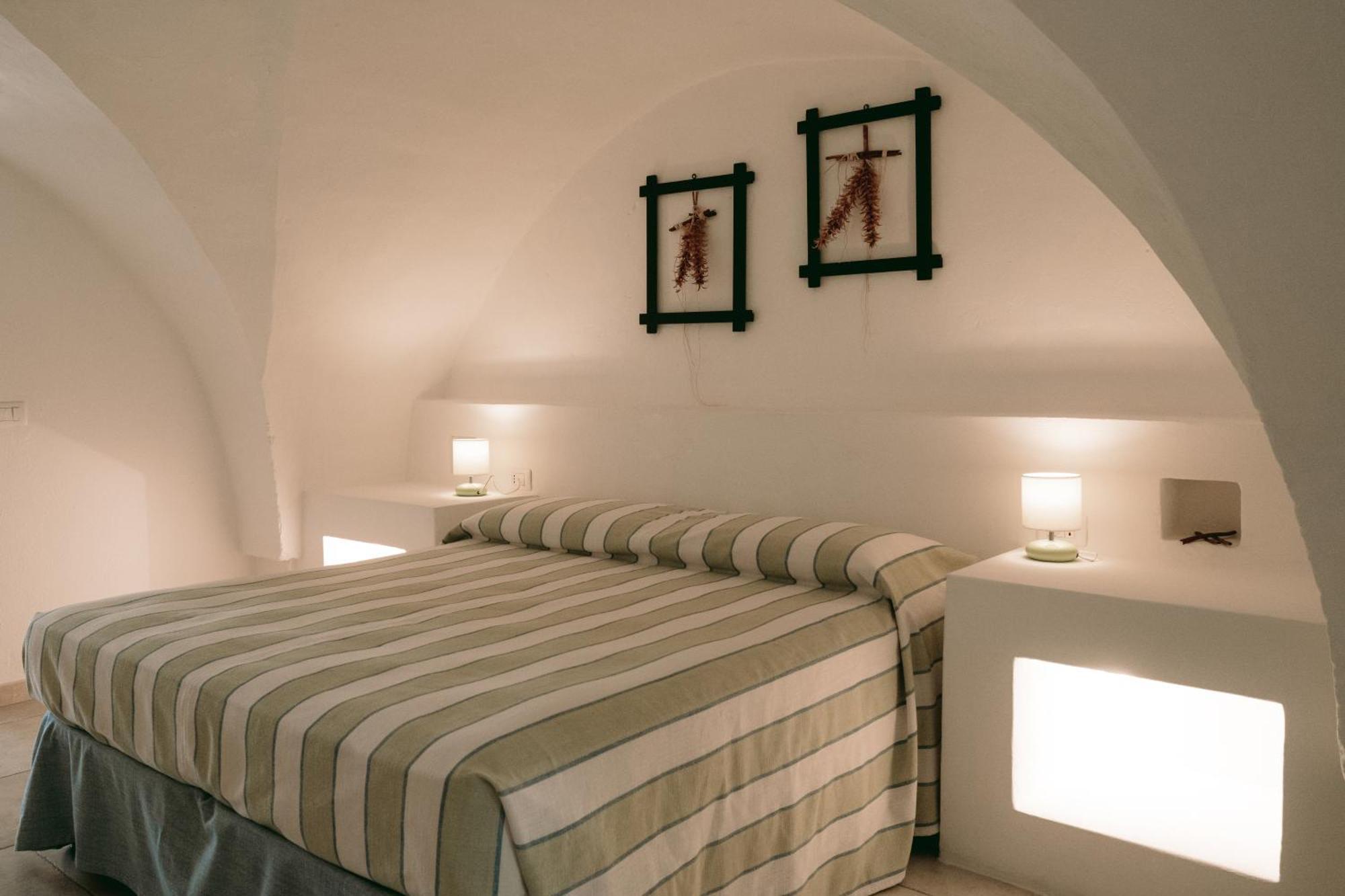 Oltre Gli Ulivi Bed & Breakfast Ostuni Bagian luar foto