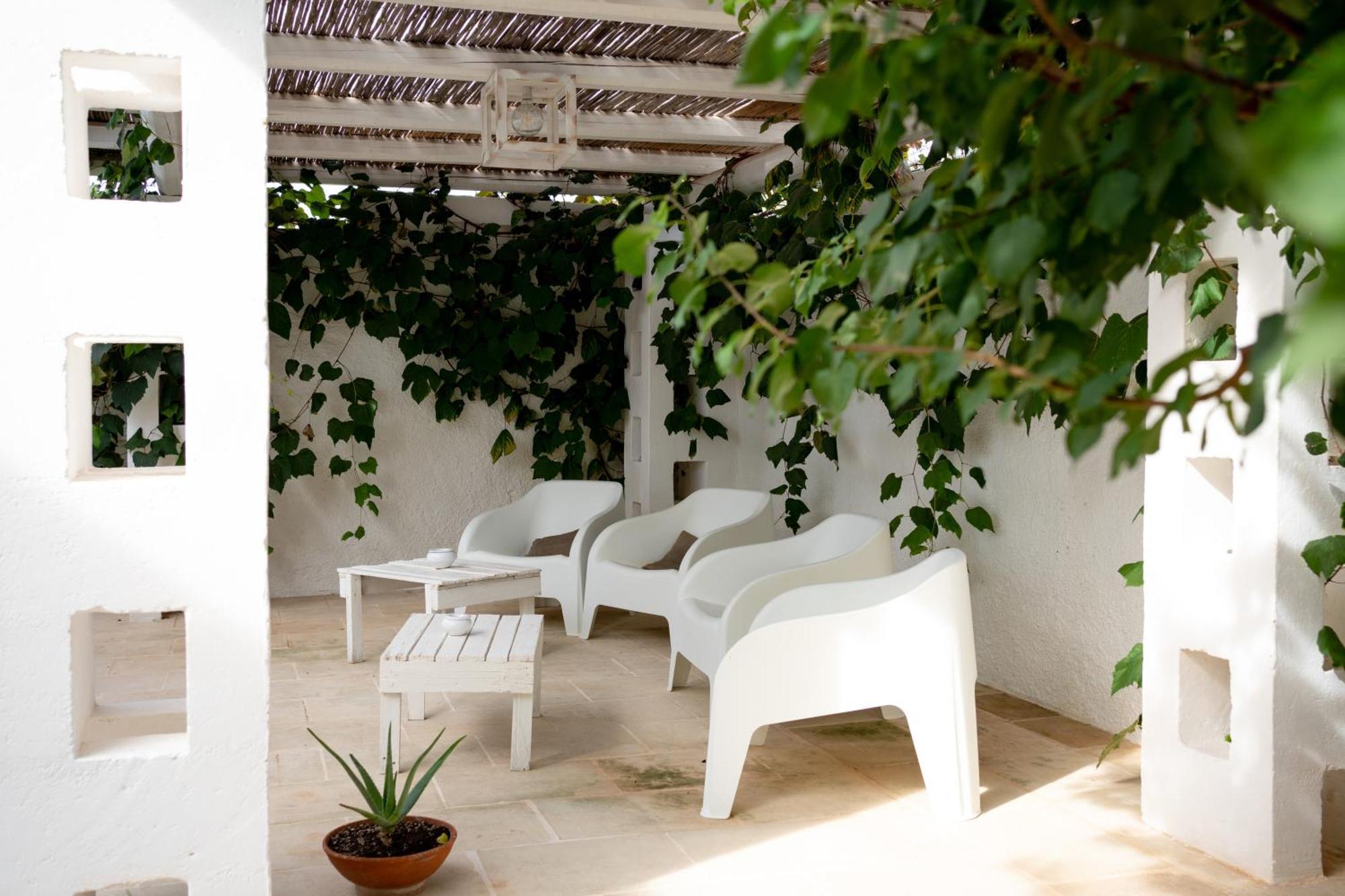 Oltre Gli Ulivi Bed & Breakfast Ostuni Bagian luar foto
