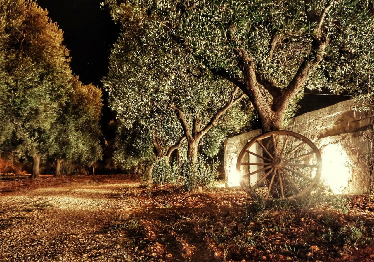 Oltre Gli Ulivi Bed & Breakfast Ostuni Bagian luar foto