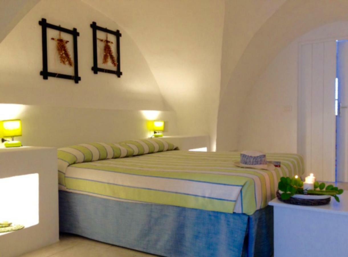 Oltre Gli Ulivi Bed & Breakfast Ostuni Bagian luar foto